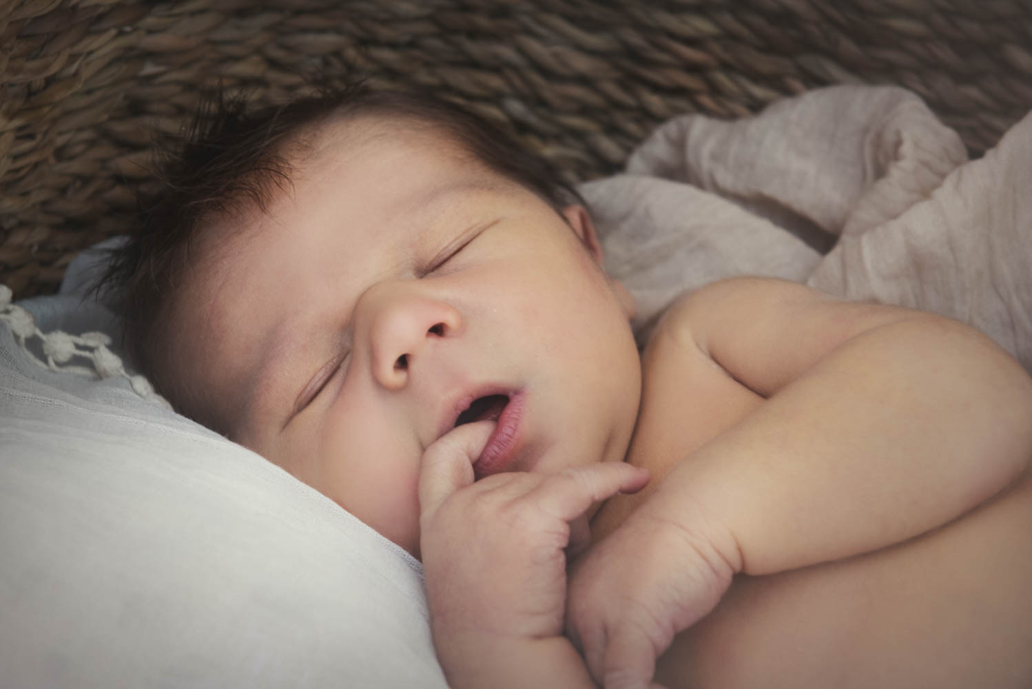 traumhafte Neugeborenenfotografie von Fotografenmeister Frederike Aiello